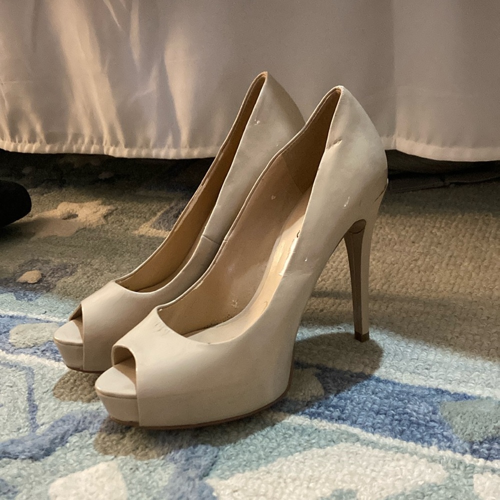 Guess size 6 platform peep toe heel